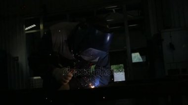 bitki atölyede çalışan Kaynakçı  