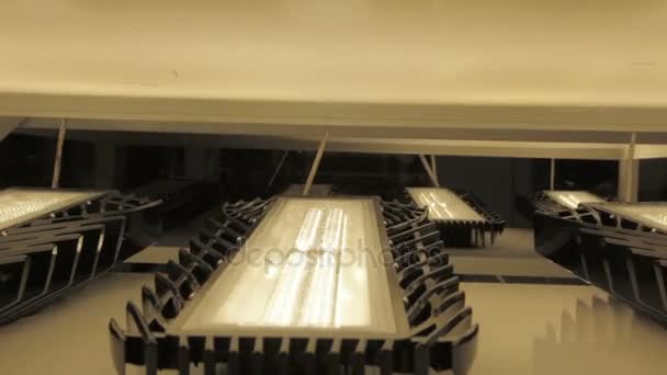 Rack avec lumière led sur les panneaux de test — Video