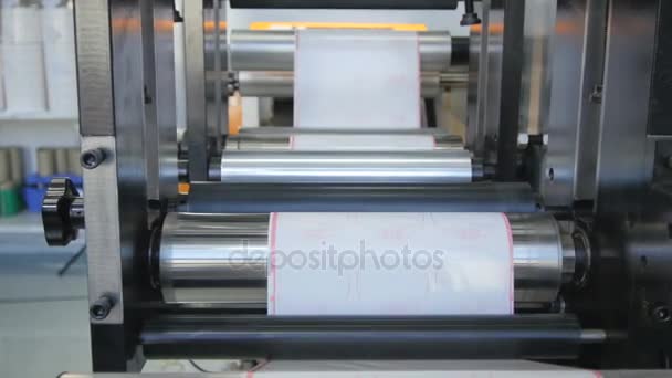 Moderne grote witte automatische machine — Stockvideo