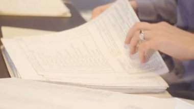 çalışan bilgileri sayfalarıyla ofiste dönüm