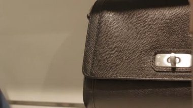 zarif beyaz raf boutique adlı manşonları