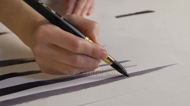 dessin de peintre créatif à l'encre noire 