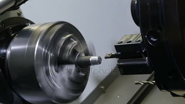 Modern metal lathe operating with workpiece — Stock Video