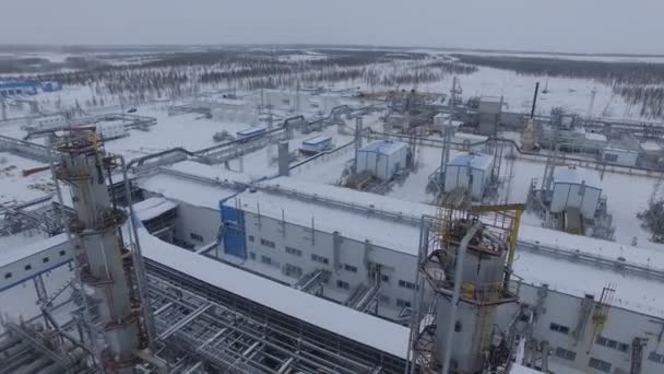Gáz gyár udvarán és fém szerkezetek — Stock videók