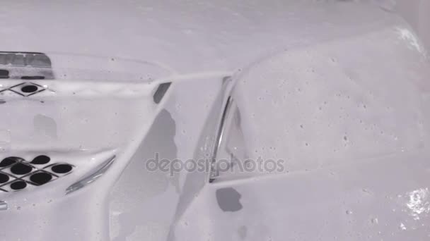 Capa de capó con capa de espuma — Vídeos de Stock