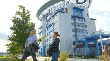 modern beyaz ve mavi buildin