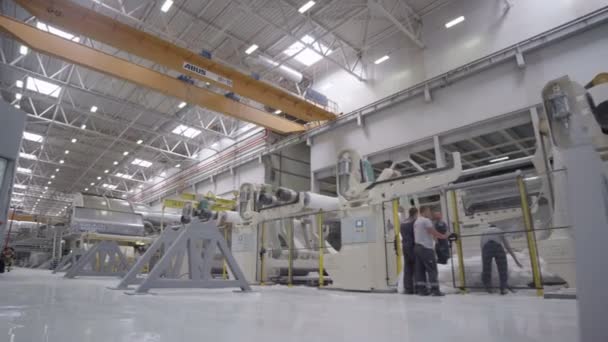 Atelier usine de production de papier toilette — Video