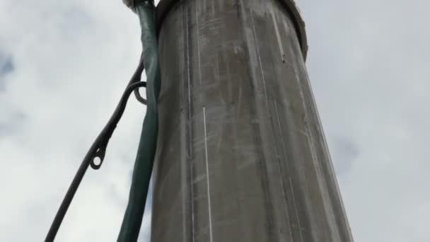Beton tower için yükseltmek hücresel iletişim — Stok video