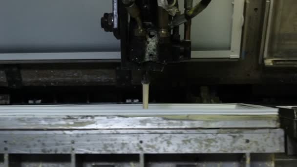 Close Moderne Automatische Machine Vult Productievorm Met Oplossing Pozis Fabriek — Stockvideo