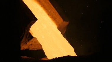 metal akışı büyük sefalet içinde akan