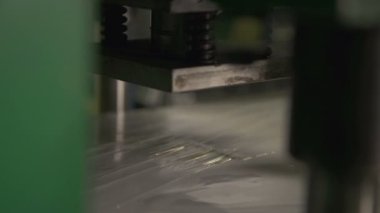 delik buzdolabı ayrıntılı olarak yapma makinesi 