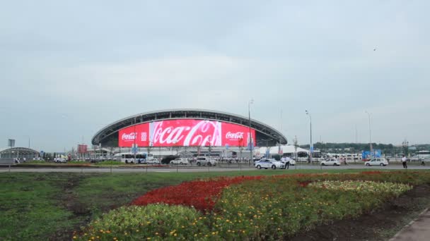 Nowoczesny stadion, budynek z dużym ekranem — Wideo stockowe