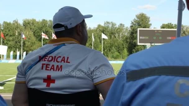 Equipe médica profissional no estádio moderno — Vídeo de Stock