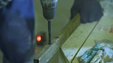delik metal ayrıntılı olarak çalışan 