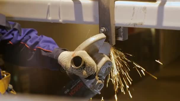 worker milling metal detail bottom 