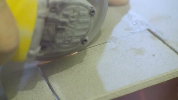 Circular saw cutting tile piece — Stock Video