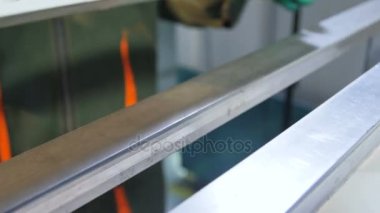 klavye üzerinde metal plakalar koyarak alt