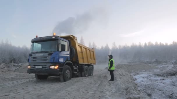 Salehard Yamal Nenets Russia June 2012 Μεγάλα Σύγχρονα Tip Truck — Αρχείο Βίντεο