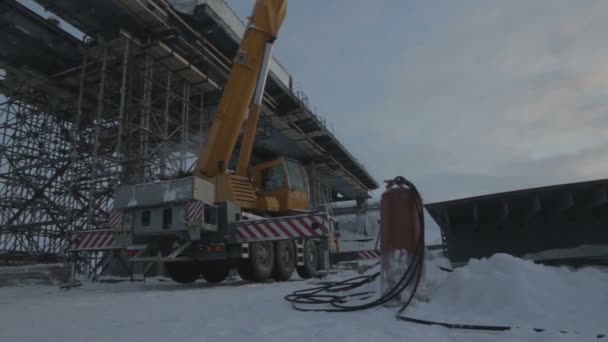 Будівельні машини, що працюють в будівництво двір — стокове відео