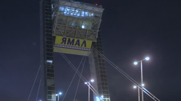 Grote transport brug met uitkijkpost — Stockvideo