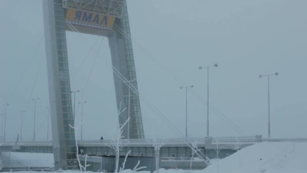 Stora transport bron med observation inlägg — Stockvideo