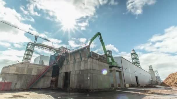 Timelapce Πανοραμική Θέα Σύγχρονο Εργοστάσιο Ξύλο Επισκευή Γερανό Κατά Όμορφο — Αρχείο Βίντεο