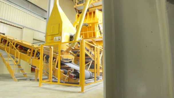 Amarelo grande máquina moderna — Vídeo de Stock