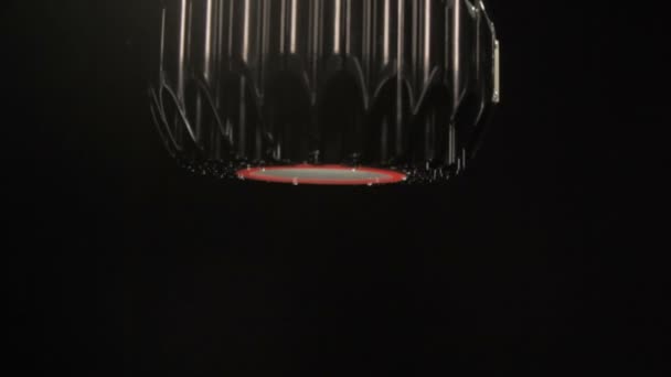 LED-Lampe im schwarzen Gehäuse — Stockvideo