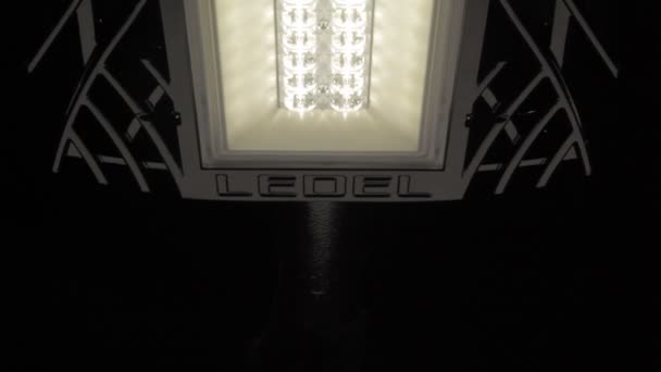 Lampada a LED con linee a diodi — Video Stock