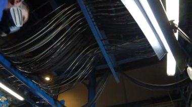 Atölye tavana sabit lastik borular