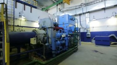 Borular ile endüstriyel kompresör