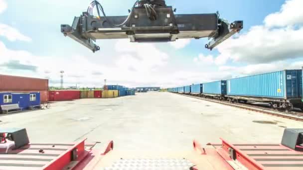 Timelapse Camera Fixed Front Reachstacker Shows Telescopic Boom Unloading Freight — ストック動画