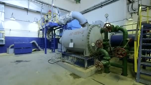 Compressor industrial com tubos — Vídeo de Stock