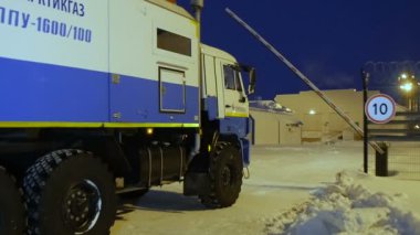 yol boyunca kamyon sürücüleri