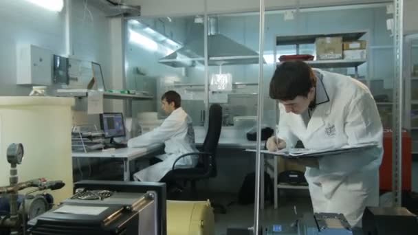 Kazan Tatarstan Russia December 2016 Camera Shows Young Serious Laboratory — Stock Video