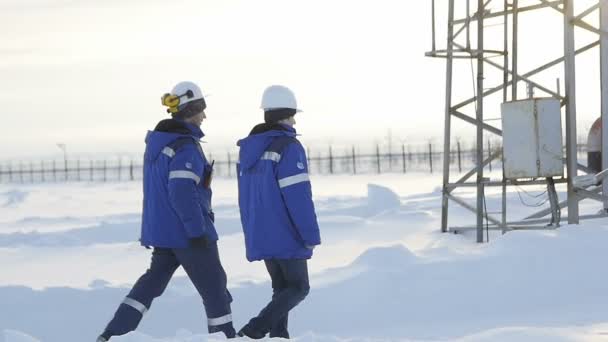 타타르 러시아 2016 슬로우 노동자 파란색 유니폼에서 카잔에 — 비디오