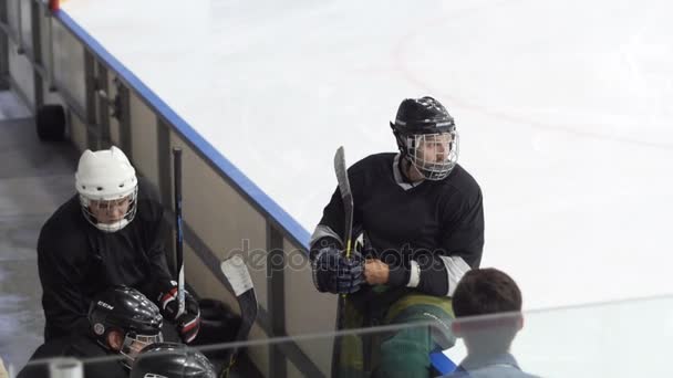 Kasan Tatarstan Russland September 2016 Hockeyspieler Trainingsanzügen Sitzen Auf Der — Stockvideo