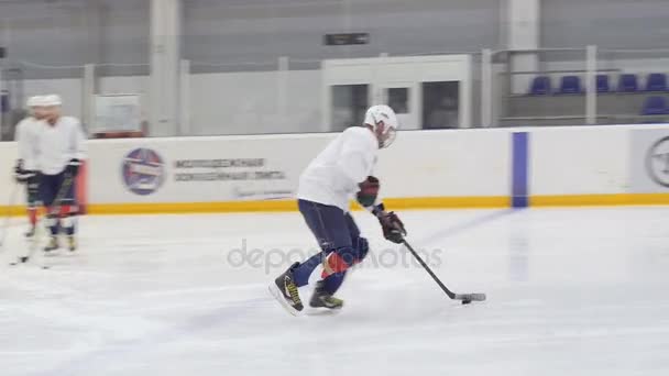 Kasan Tatarstan Russland September 2016 Eishockeyspieler Trainingskleidung Bewegt Sich Auf — Stockvideo