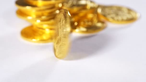 Модель золотых биткойнов — стоковое видео