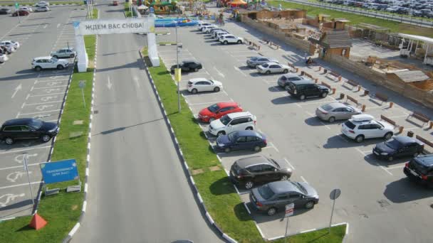 Conforto estacionamento no shopping — Vídeo de Stock