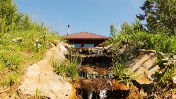 Cámara Primer Plano Mueve Largo Hermosa Fuente Agua Situada Frente — Vídeo de stock