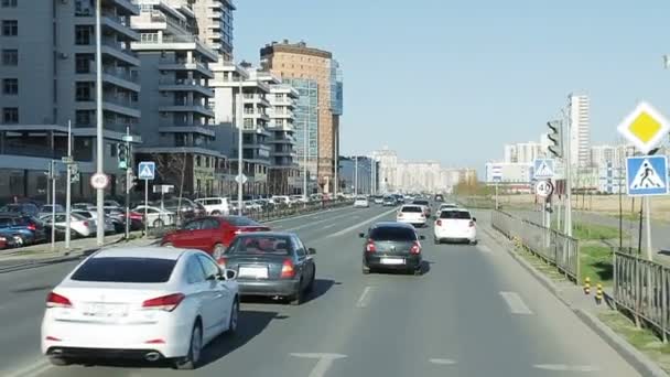 Kazan Tatarstan Rosja Września 2017 Zwolnionym Tempie Samochody Jazdy Wzdłuż — Wideo stockowe