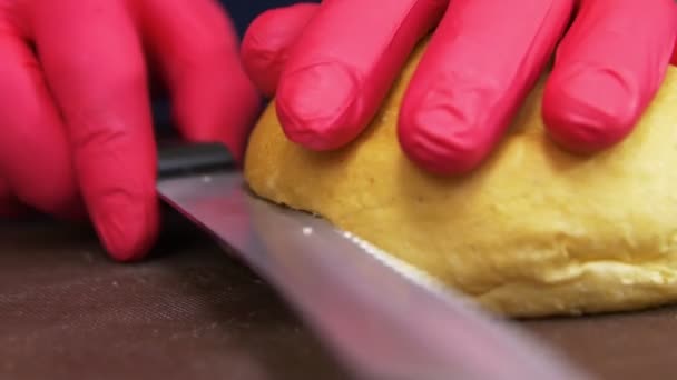 Macro Fast Food Cafe Employee Cuts Soft Bun Half Sharp — Stock Video