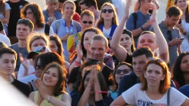 Καζάν Ταταρστάν Και Ρωσία Νοεμβρίου 2017 Ευτυχισμένος Χαμογελώντας Ανεμιστήρες Χειροκροτήσουν — Αρχείο Βίντεο