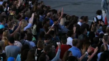 Üst görünüm müzik Fan kalabalık dansları erken akşam