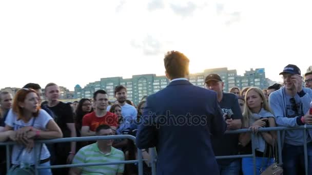 Kazan Tatarstan Russia November 2017 Camera Shows Joyful Guy Showman — Stock Video