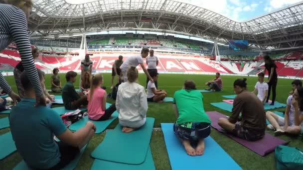 Kazan Tataristan Rusya Kasım 2017 Genç Grup Sit Yoga Paspaslar — Stok video
