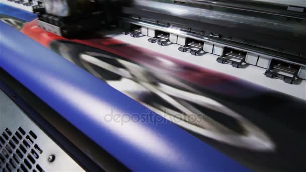 Impressora Industrial Enorme Moderna Macro Com Controlador Nível Tinta Imprime — Vídeo de Stock