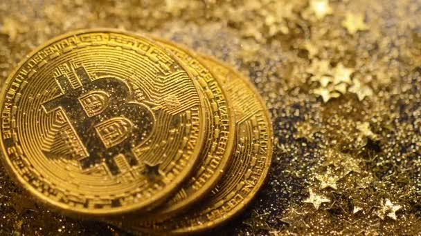 Makro Megah Bitcoin Model Nyata Yang Populer Jatuh Pada Berkilau — Stok Video