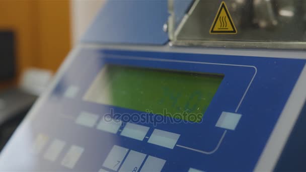 Panel Control Automático Moderno Azul Máquina Primer Plano Muestra Los — Vídeo de stock